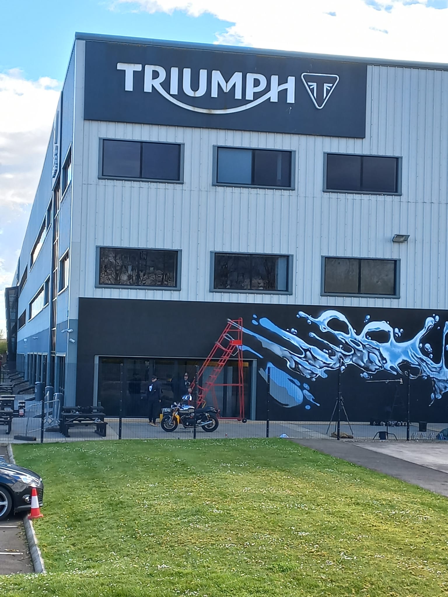 Triumph motorcycles transportation from United Kingdom to Italy